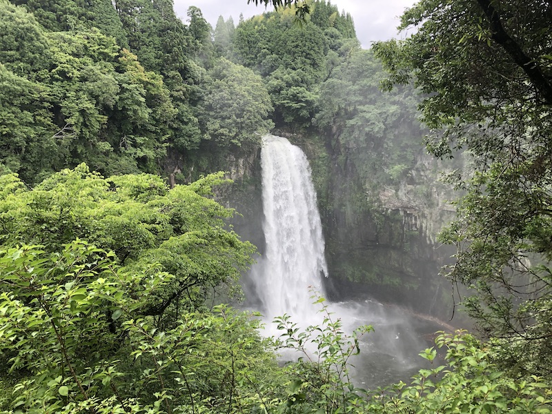 山都町内に数ある滝の中で最大級の滝である「五老ヶ滝」
